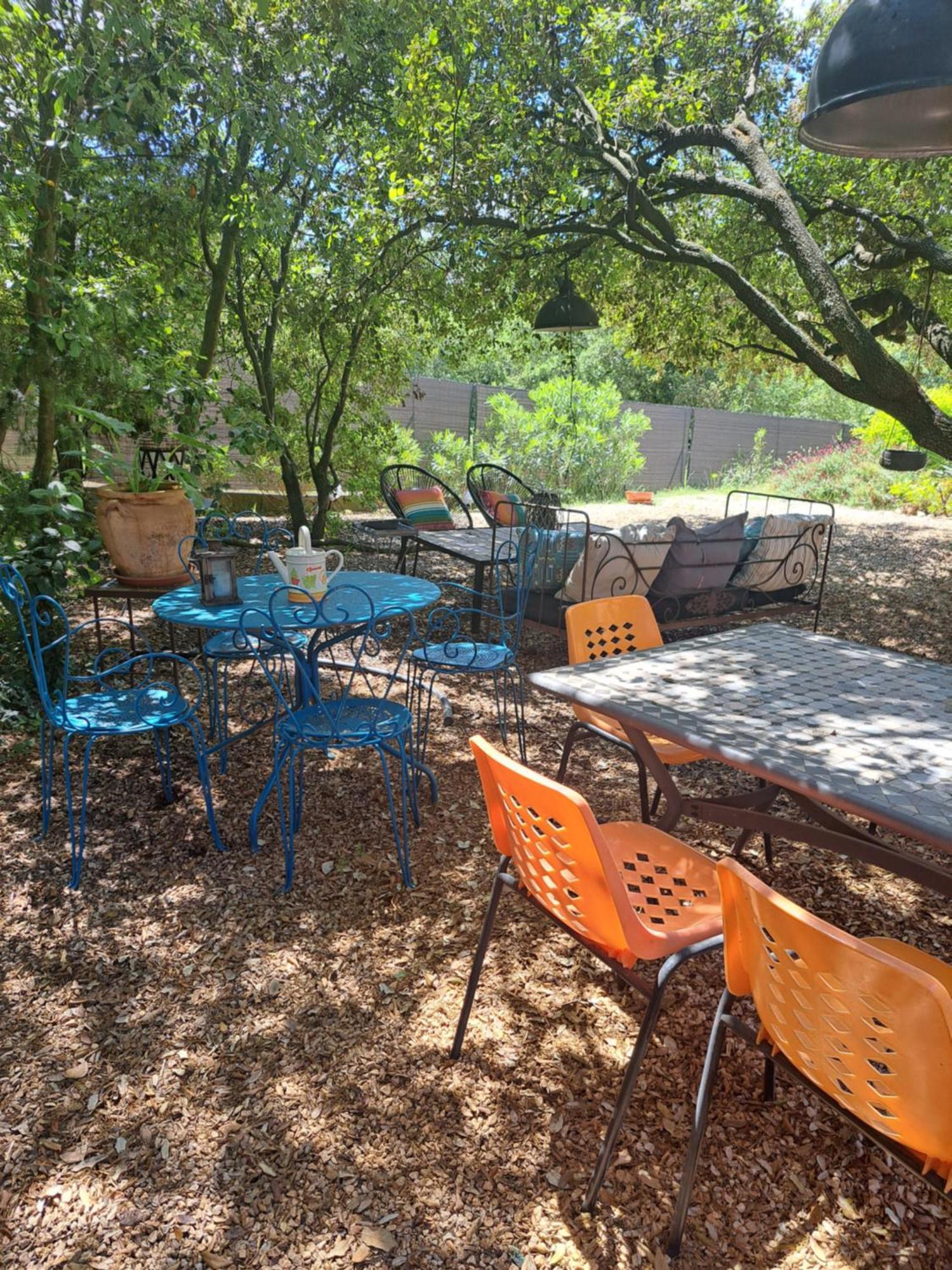 Bed and Breakfast Le Calme De La Garrigue Russan Exteriér fotografie