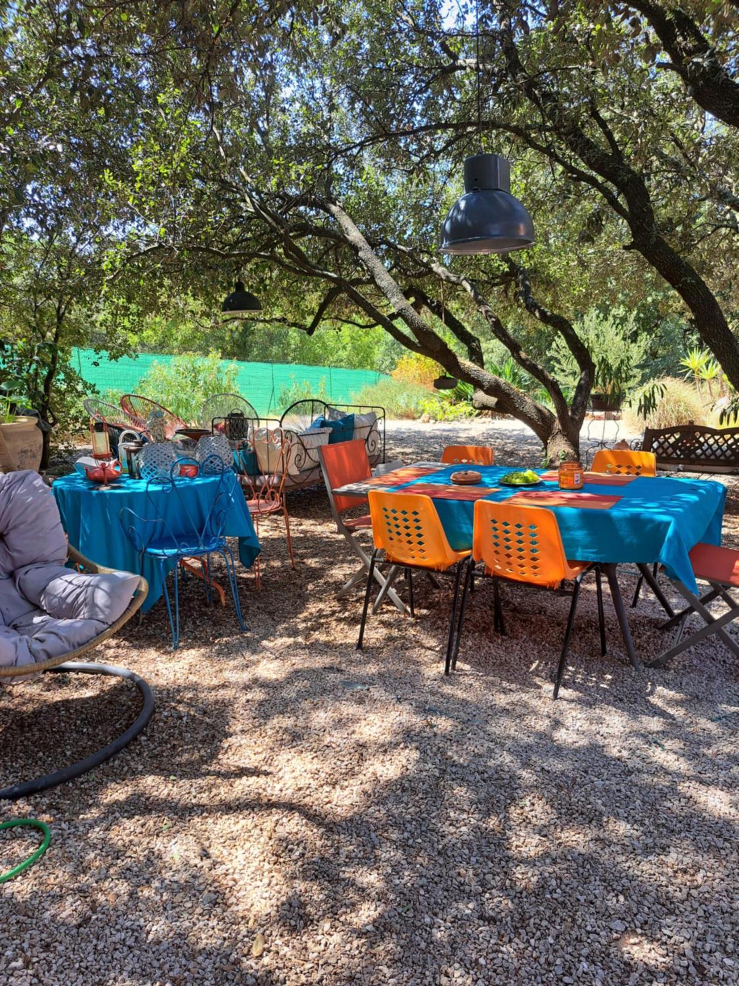 Bed and Breakfast Le Calme De La Garrigue Russan Exteriér fotografie